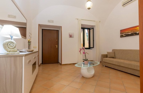 Meta Apartment | Iris .