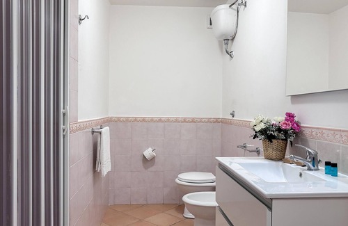 Meta Apartment | Iris .
