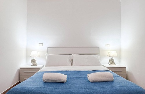 Meta Apartment | Iris .
