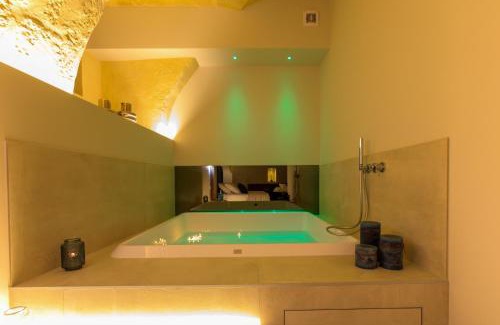 Altamura House | Elegant Iris Suite: 4-Star Comfort with Hot Tub & Kitchen
