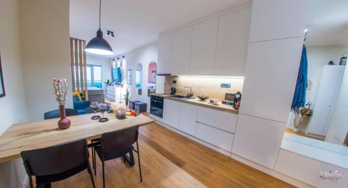 Mostar Apartment | Guest Rated Iris Studio Apartment - Family-Friendly Retreat