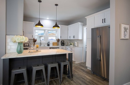 Northeast South Bend House | Experience Irish Cove: Steps to Notre Dame & Tailgate Fun!