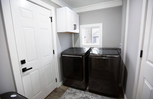 Northeast South Bend House | Experience Irish Cove: Steps to Notre Dame & Tailgate Fun!