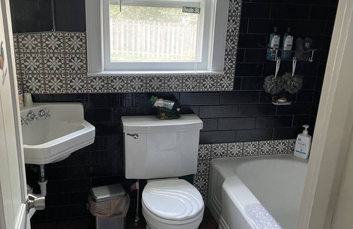 Wahoo House | Irish Pub & Inn: Guest Rated 9.8 with Family-Friendly Amenities