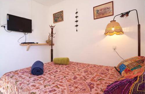 Neve Ilan Apartment | Inviting Irit's Apartment: Family-Friendly with Breakfast