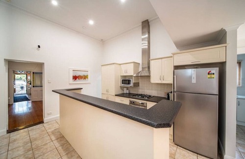 Adelaide Central Business District Cottage | ★Irma`s Place on Halifax★Wifi✔︎Nesprsso✔︎Parking✔︎