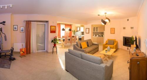 Nea Tirintha Apartment | Pet-Friendly Iro's House with Excellent 9.7/10 Ratings