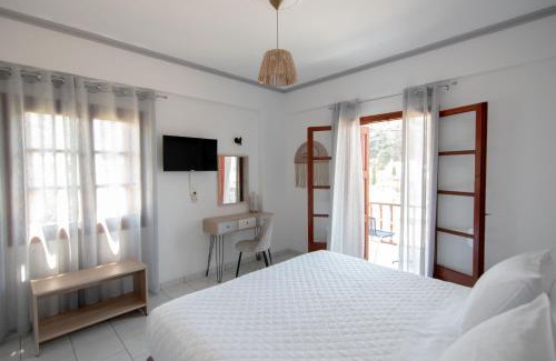 Agios Konstantinos Hotel | Discover Iro's Residence: Oceanfront Retreat with Pool