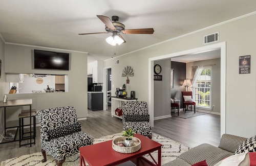 Northport House | Top-Rated BAMA & ROTC Theme Home Near UA with Kitchen
