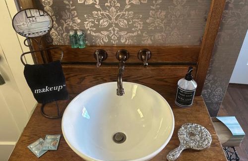 Madison Bed & Breakfast | Discover Iron Gate Inn - Unforgettable Stay Awaits You