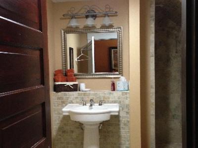 Granbury Bed & Breakfast | Explore Iron Horse Inn: 5-Star Stay with Restaurant & Breakfast