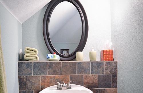 Granbury Bed & Breakfast | Explore Iron Horse Inn: 5-Star Stay with Restaurant & Breakfast