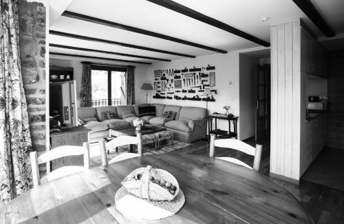 Formigal Apartment | Family-Friendly Escape: Iron with WiFi, 2 Bedrooms & Bathrooms
