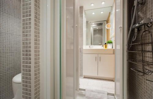 Formigal Apartment | Family-Friendly Escape: Iron with WiFi, 2 Bedrooms & Bathrooms