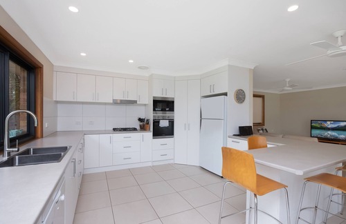 Forster House | Ironbark: Impressive Waterfront Escape with Ocean Views