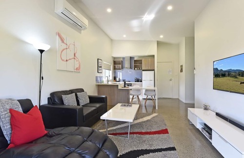 Pokolbin Villa | Unforgettable Stay at Ironbark Hill Villa 4 - Rated 9.6/10