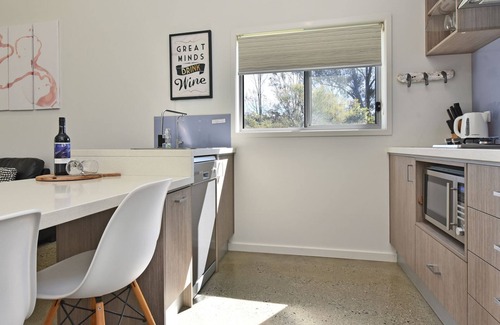 Pokolbin Villa | Unforgettable Stay at Ironbark Hill Villa 4 - Rated 9.6/10
