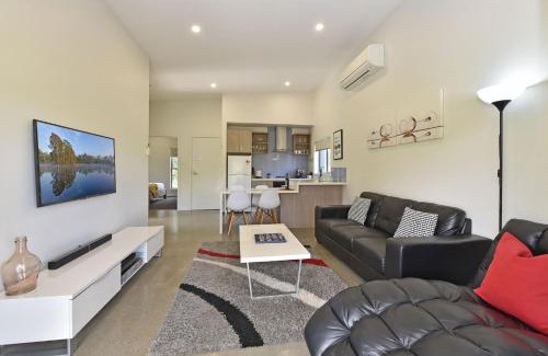 Pokolbin Villa | Discover Ironbark Hill Villa 6 Cabernet Franc Retreat