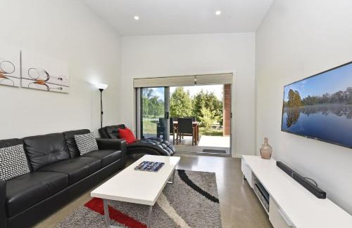 Pokolbin Villa | Discover Ironbark Hill Villa 6 Cabernet Franc Retreat