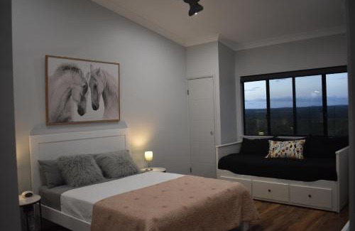 Dimbulah House | Ironbark House: Guest Rated 9.9 with Family-Friendly Amenities