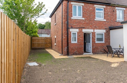 Madeley House | Ironbridge Retreat - Garden Stay Near Blists Hill | Pass the Keys