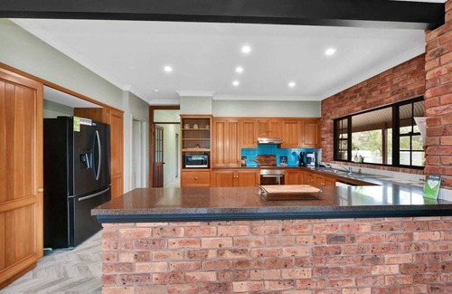 Lovedale House | Guest Rated 10/10: 5-Bedroom Private Pool & Spa Retreat