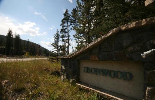 Mountain House House | Family-Friendly Retreat at Ironwood 2993 with Hot Tub