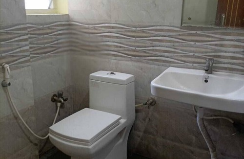 Dharwad Hotel | Budget-Friendly iROOMZ Hotel Vishwa with Family Amenities