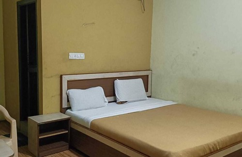 Dharwad Hotel | Budget-Friendly iROOMZ Hotel Vishwa with Family Amenities