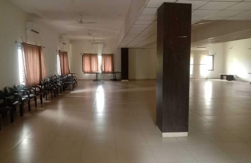 Chamarajanagara House | Welcoming iROOMZ Nijaguna Residency with Breakfast Included