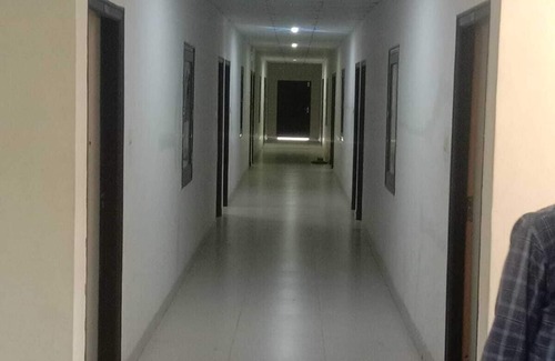 Chamarajanagara House | Welcoming iROOMZ Nijaguna Residency with Breakfast Included