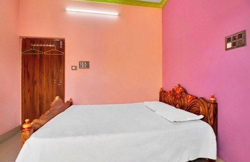 Basirhat Hotel | Budget-Friendly Stay at iROOMZ Tilottama Guest House