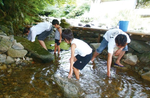 Kamikawa Hotel | Top-Rated Irori Houraku: Family-Friendly Dining Awaits