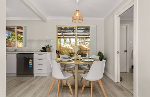 Huskisson House | Experience Irrilassa by the Beach: Top-Rated Oceanfront Stay