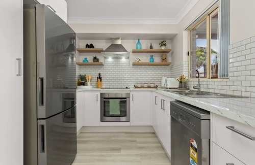 Huskisson House | Experience Irrilassa by the Beach: Top-Rated Oceanfront Stay
