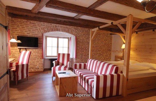 Irsee Hotel | Experience Irseer Klosterbräu: Top-Rated with Great Amenities