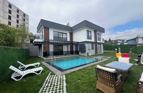 Masukiye Villa | Isıtmalı Havuzlu -KARTEPE- Lüks Villa