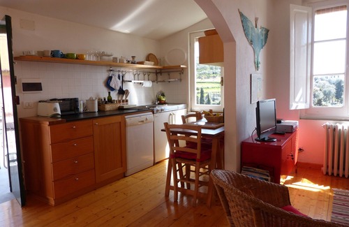 Chiavari Apartment | Cozy Oceanfront Retreat: Guest Rated 9.8 with Spa & Pool