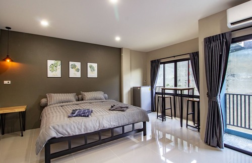Ratchaburi Hotel | Cozy Stay at Is Am Are Boutique with Family-Friendly Amenities