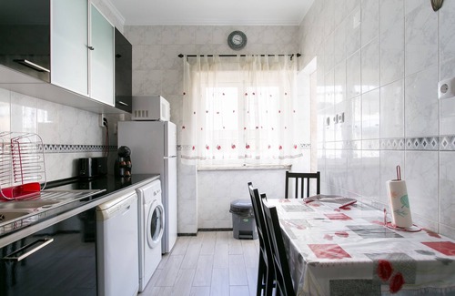 Algueirao - Mem Martins Apartment | Charming Holidays Apartment near Sintra with Ocean View