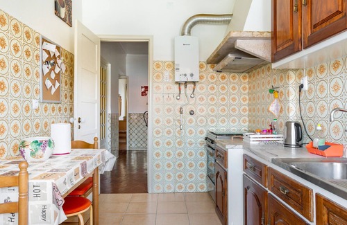 Algueirao - Mem Martins Apartment | Cozy Vacation Apartment Near Sintra with Ocean View