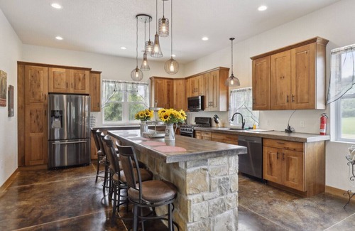 Bay City House | Idyllic Getaway at Isabelle Creek, Esdaile – Top-Rated Stay!