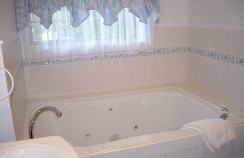 Sandwich Bed & Breakfast | Indulge at Isaiah Jones Homestead Bed & Breakfast, Rated 9.2