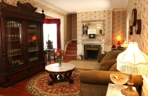 Sandwich Bed & Breakfast | Indulge at Isaiah Jones Homestead Bed & Breakfast, Rated 9.2