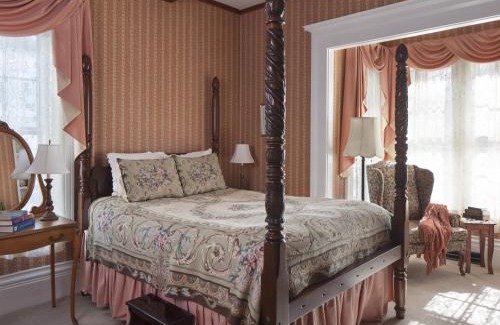 Sandwich Bed & Breakfast | Discover Isaiah Jones Homestead Bed and Breakfast Getaway