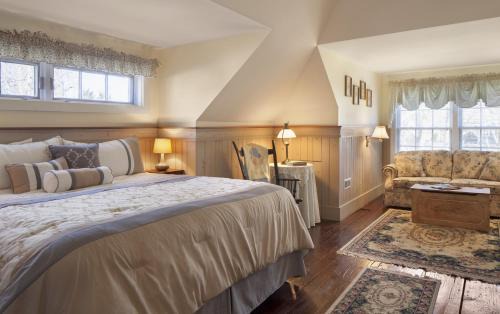 Sandwich Bed & Breakfast | Discover Isaiah Jones Homestead Bed and Breakfast Getaway