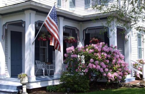Sandwich Bed & Breakfast | Discover Isaiah Jones Homestead Bed and Breakfast Getaway