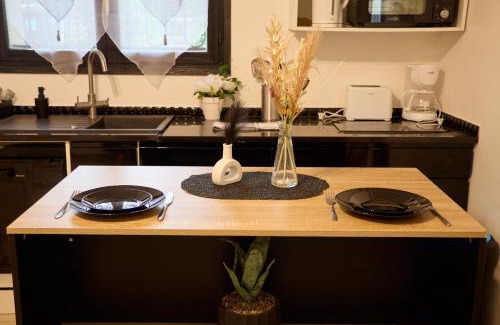 Deuil-la-Barre Apartment | Cozy Isak House with Child-Friendly Garden Retreat