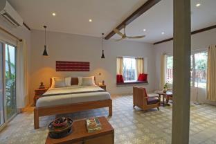 Sangkat Sla Kram Villa | Comfortable Isann Lodge: 4-Star Retreat with Pool & Breakfast