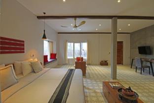 Sangkat Sla Kram Villa | Comfortable Isann Lodge: 4-Star Retreat with Pool & Breakfast